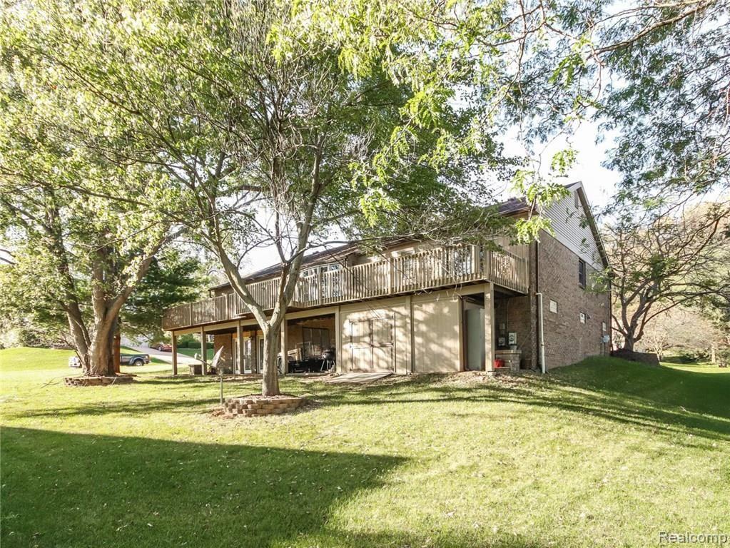 36837 Chesapeake Road Farmington Hills, MI 48335 - Photo 32 of 35