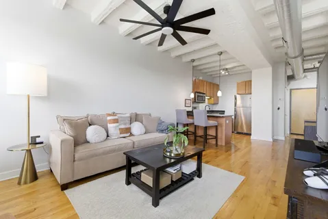 $160,000 | 1791 West Howard Street, Unit 302, Chicago, IL 60626