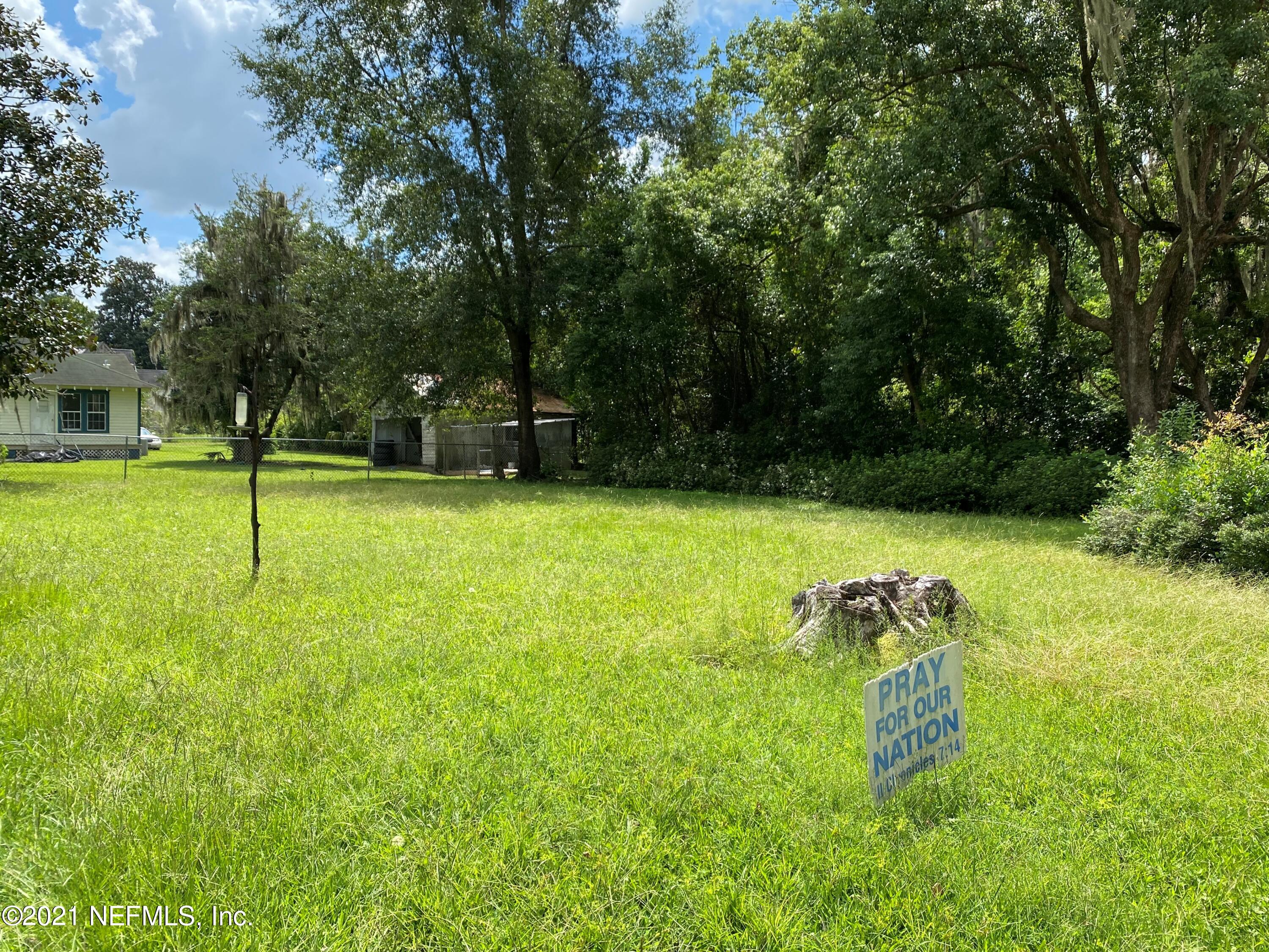 108 3rd Street Southwest Jasper, FL 32052 - Photo 8 of 12 Norris front yard