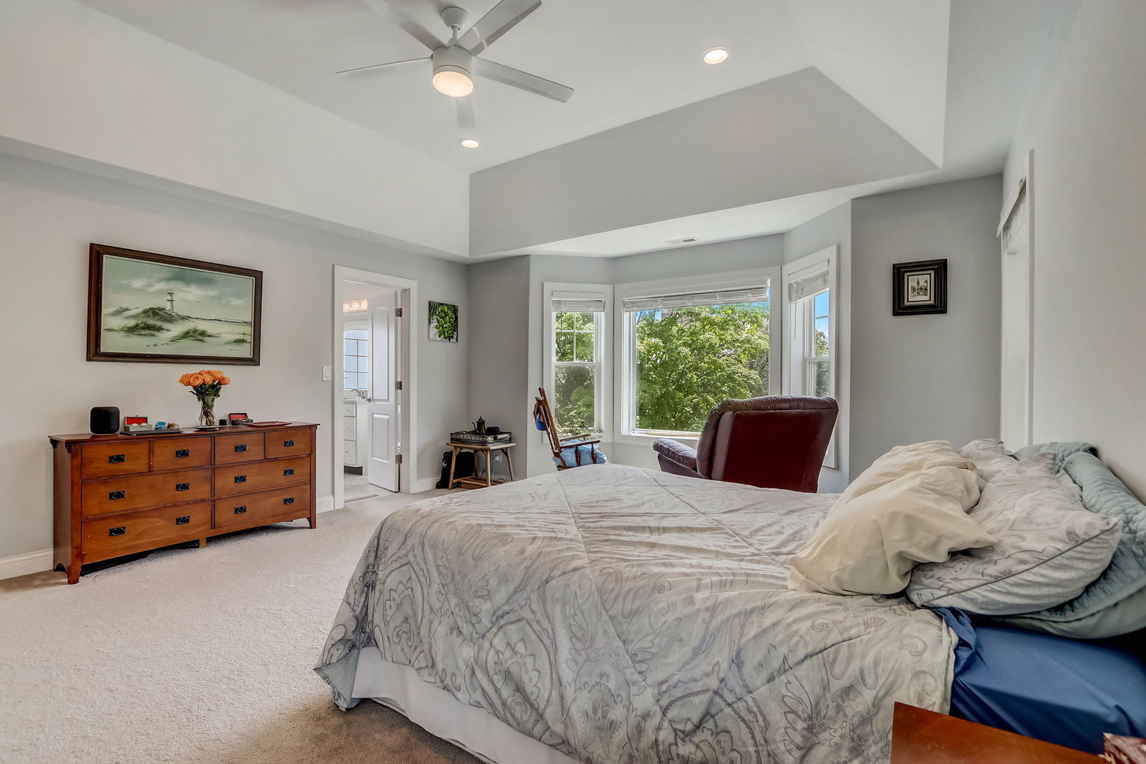 204 Fairbank Road Riverside, IL 60546 - Photo 13 of 35 a bedroom with a bed and a couch