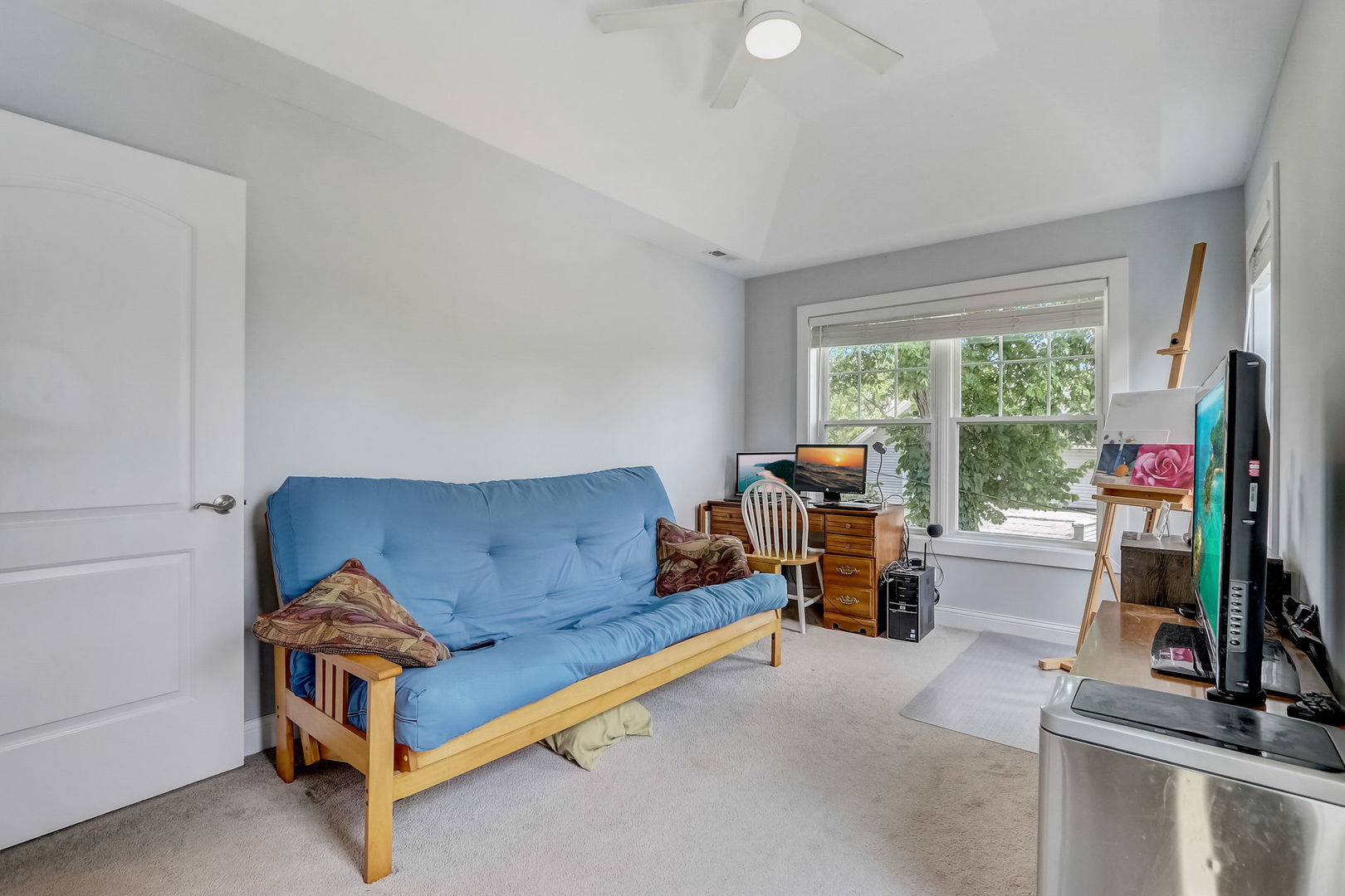 204 Fairbank Road Riverside, IL 60546 - Photo 20 of 35 a living room with furniture and a flat screen tv