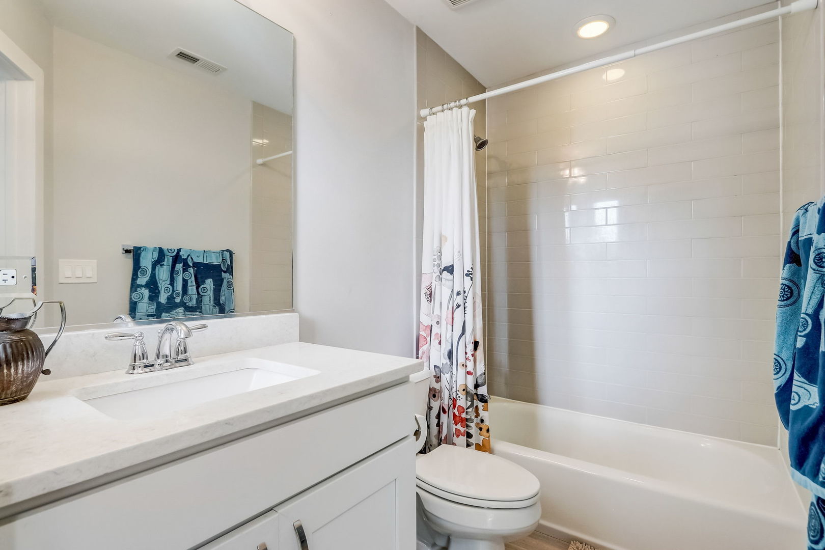 204 Fairbank Road Riverside, IL 60546 - Photo 22 of 35 a bathroom with a sink toilet tub and shower