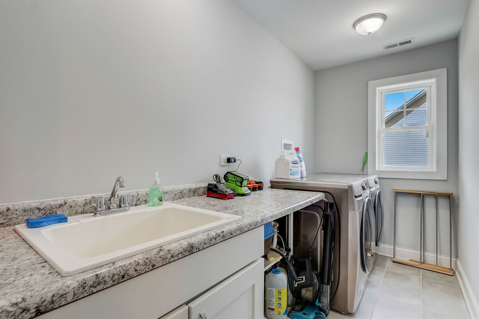204 Fairbank Road Riverside, IL 60546 - Photo 23 of 35 a bathroom with a granite countertop sink and a mirror
