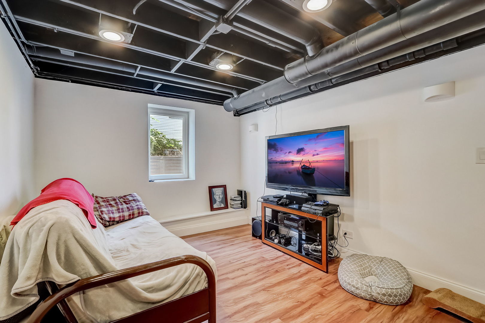 204 Fairbank Road Riverside, IL 60546 - Photo 25 of 35 a bedroom with furniture and a flat screen tv