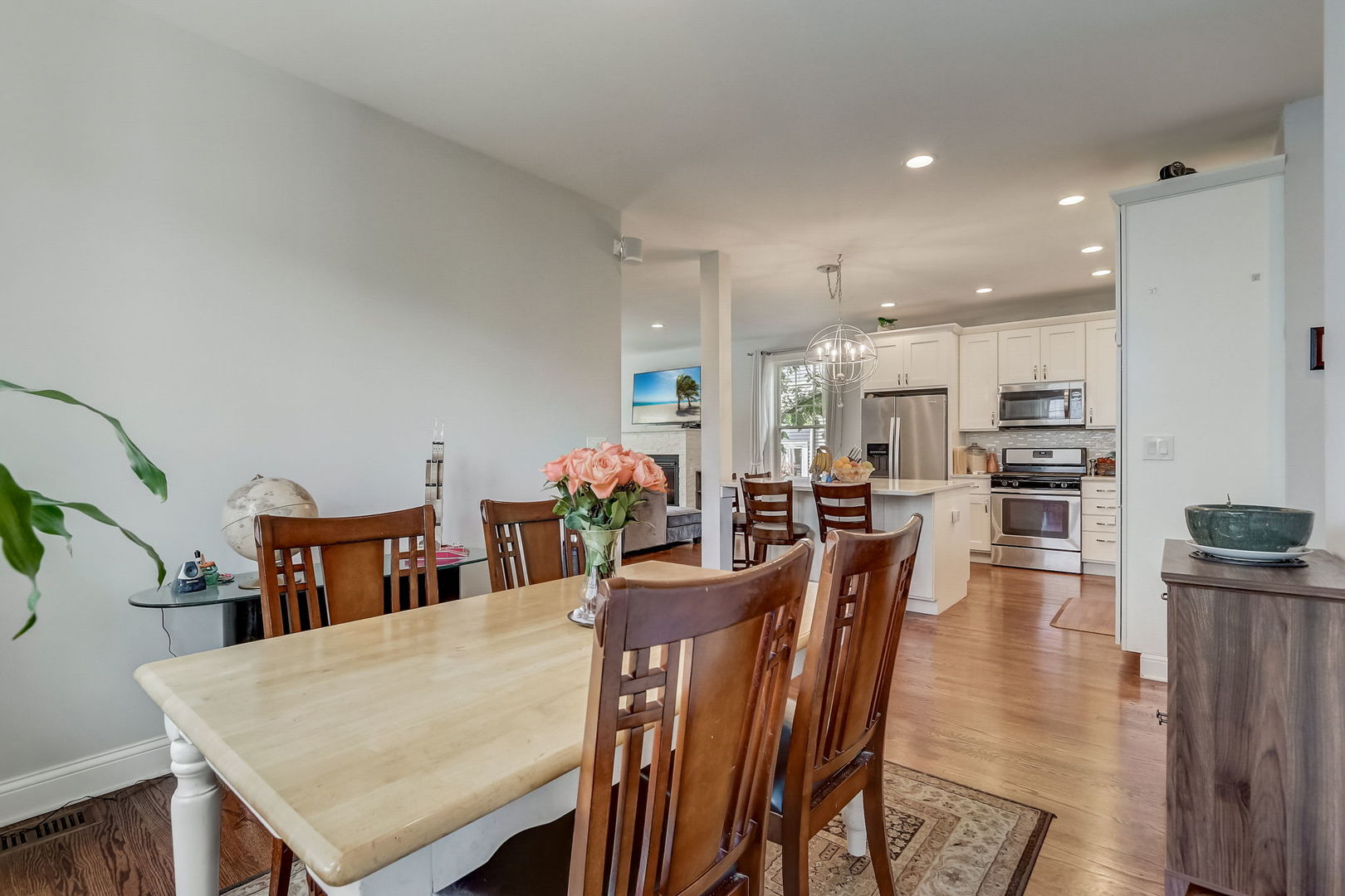 204 Fairbank Road Riverside, IL 60546 - Photo 8 of 35 a dining room with furniture and wooden floor