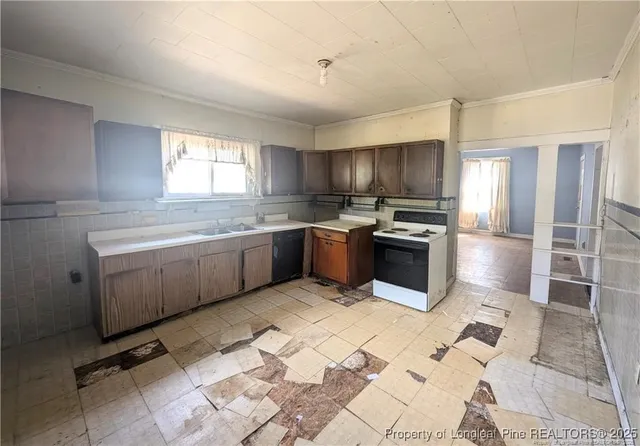 a view of house with a yard