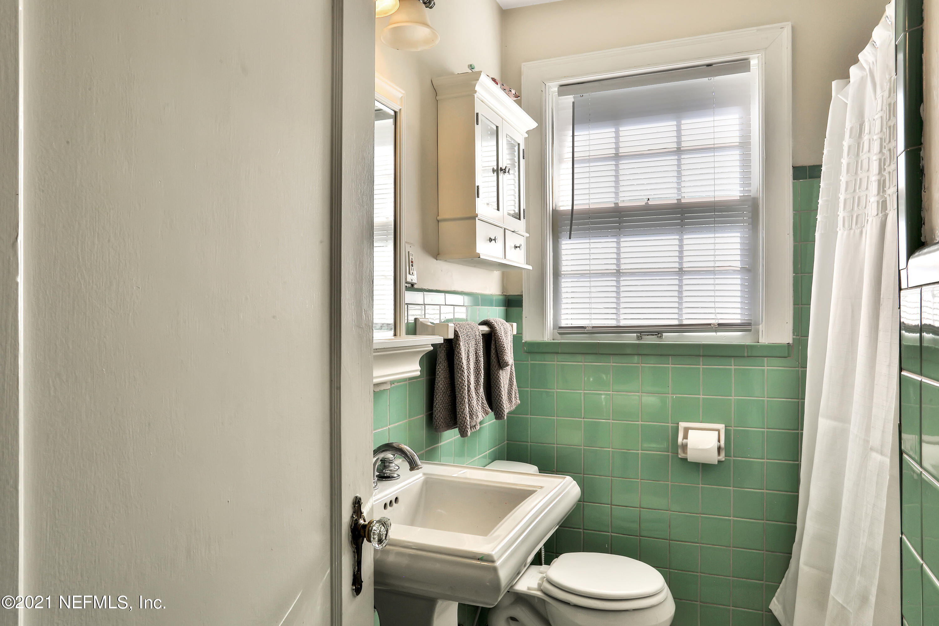 2130 Huntsford Road Jacksonville, FL 32207 - Photo 9 of 11 a bathroom with a toilet sink and mirror