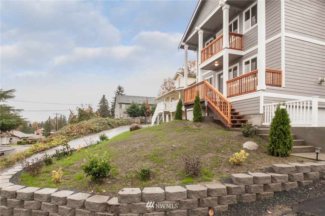 311 Taylor Avenue Northwest Renton, WA 98057 - Photo 3 of 25 Gallery Image 3