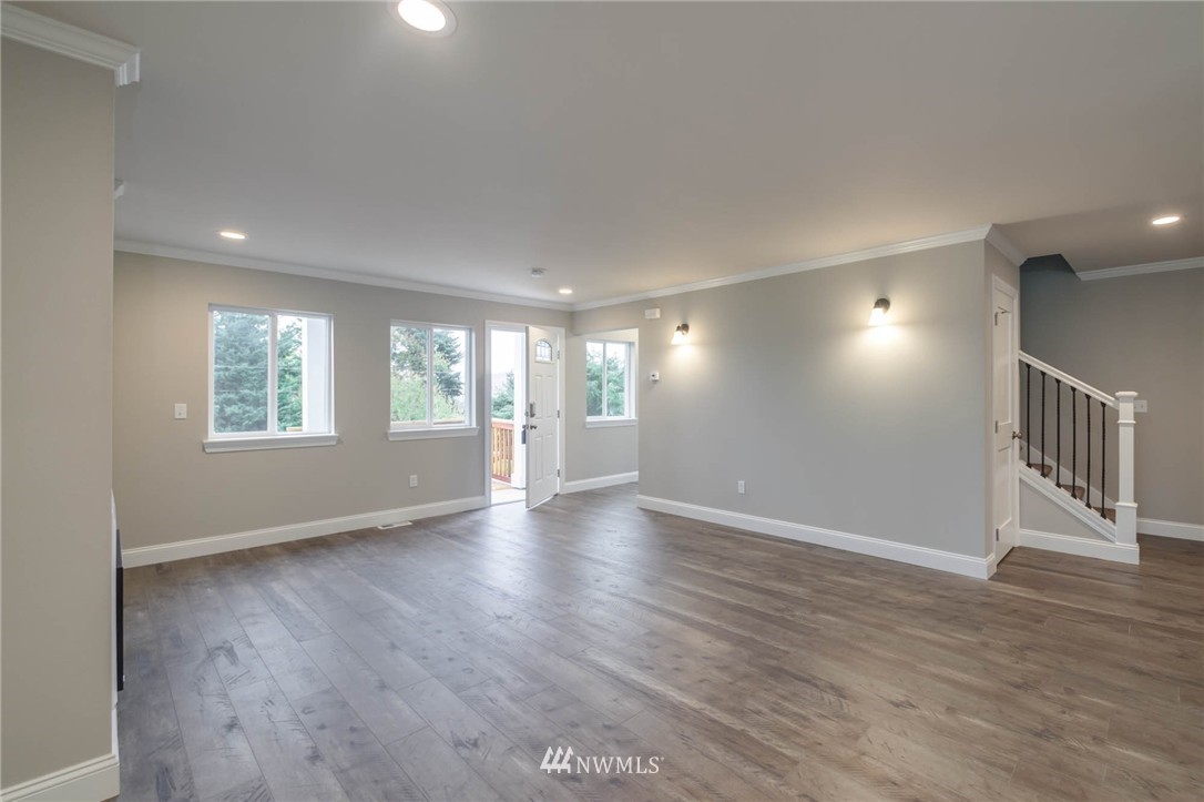 311 Taylor Avenue Northwest Renton, WA 98057 - Photo 4 of 25 Gallery Image 4