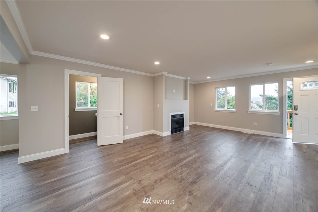 311 Taylor Avenue Northwest Renton, WA 98057 - Photo 5 of 25 Gallery Image 5