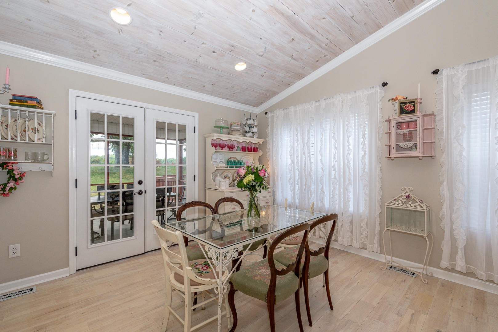5017 Morganton Road Greenback, TN 37742 - Photo 17 of 40 a dining room with furniture and window
