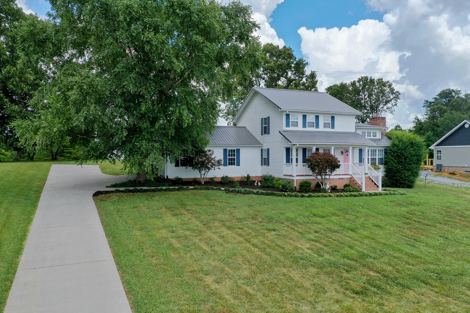 5017 Morganton Road Greenback, TN 37742 - Photo 2 of 40 a front view of a house with garden