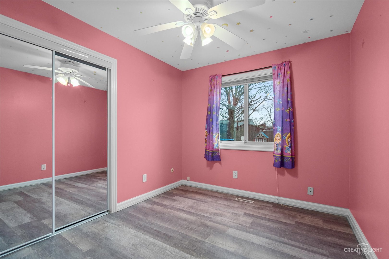 6 Ingleshire Road Montgomery, IL 60538 - Photo 12 of 16 a view of a livingroom with a ceiling fan and window