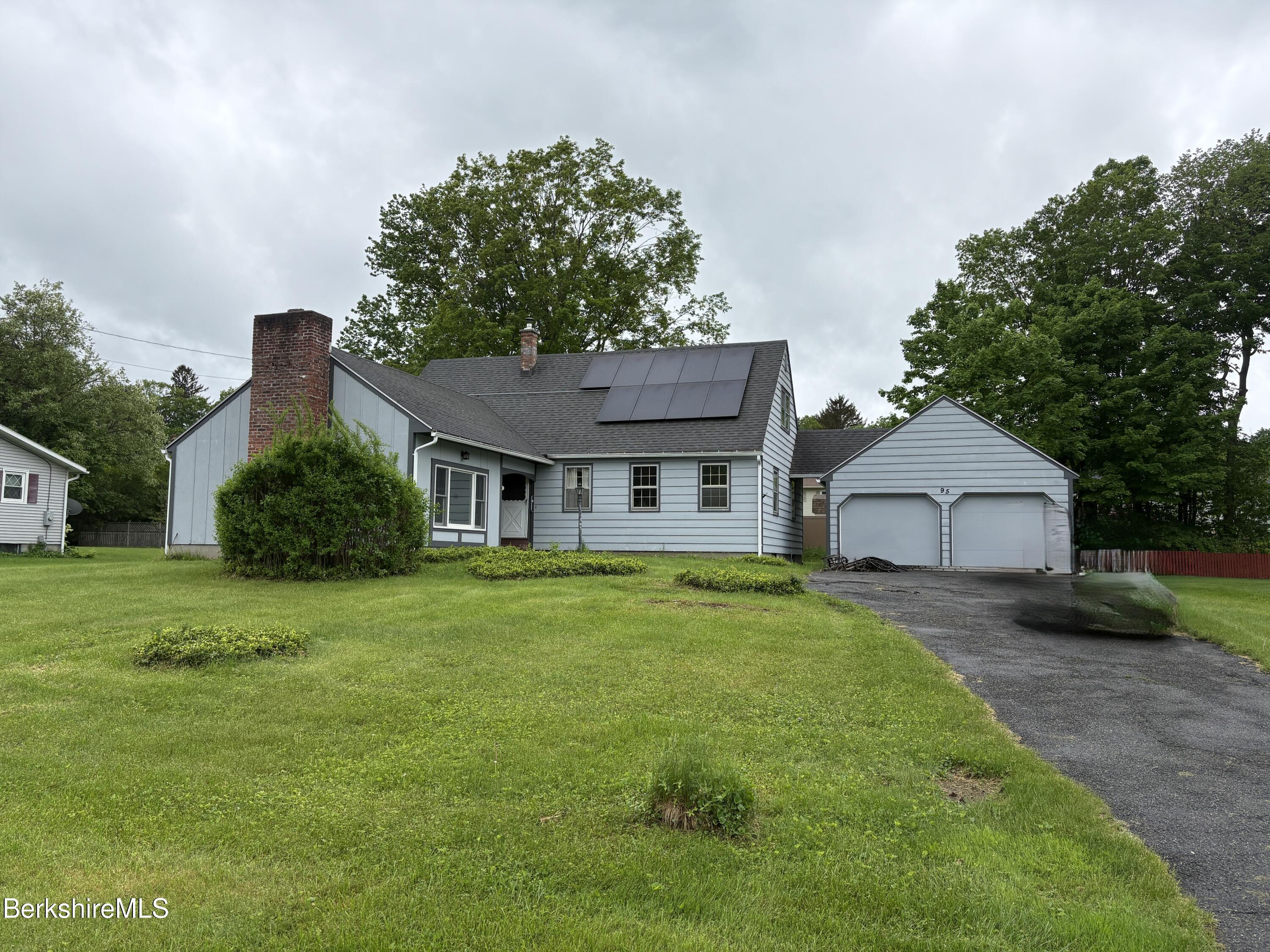 95 Oak Hill Road Pittsfield, MA 01201 - Photo 1 of 53 Front and garage