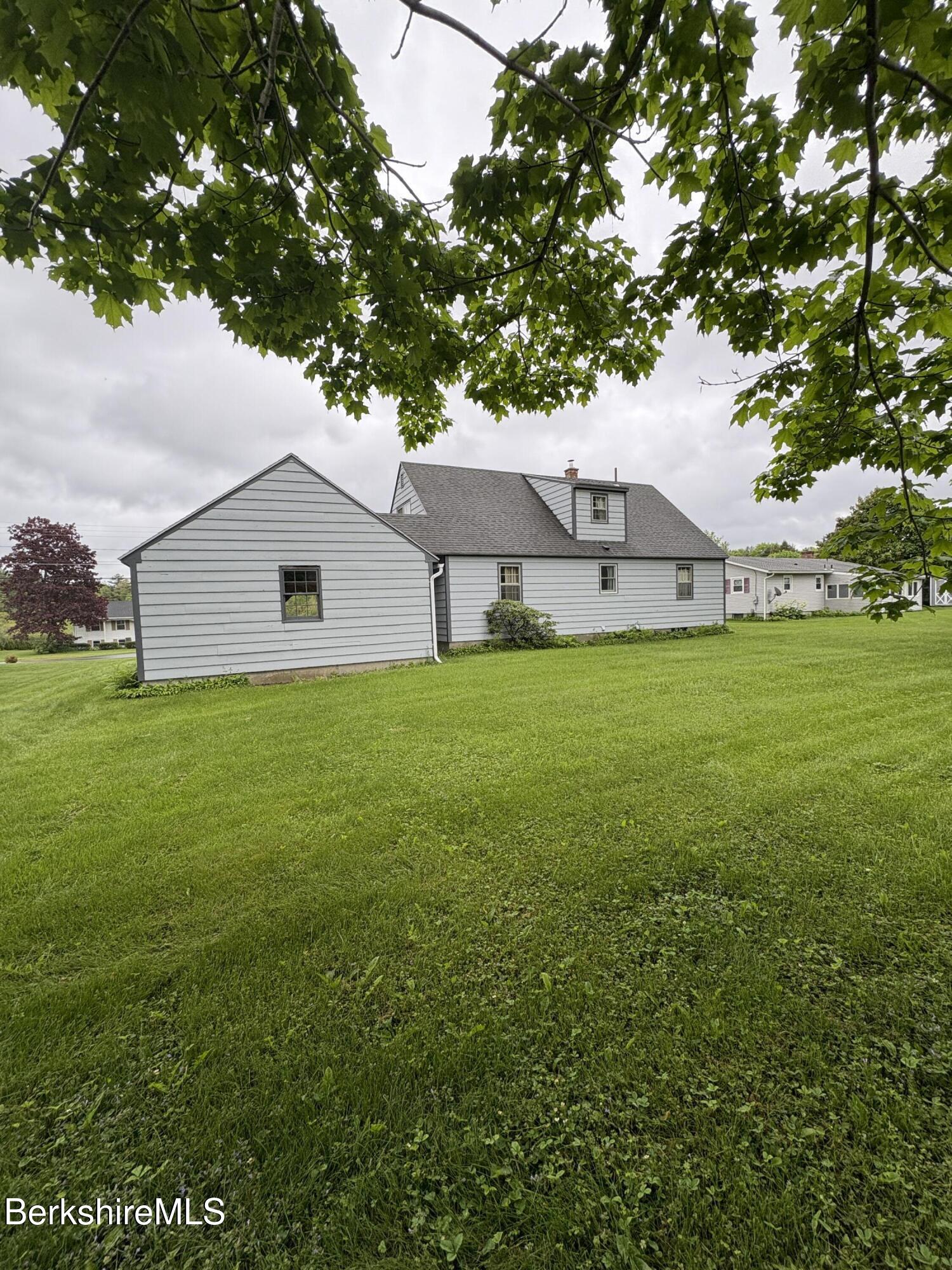 95 Oak Hill Road Pittsfield, MA 01201 - Photo 3 of 53 IMG_2344