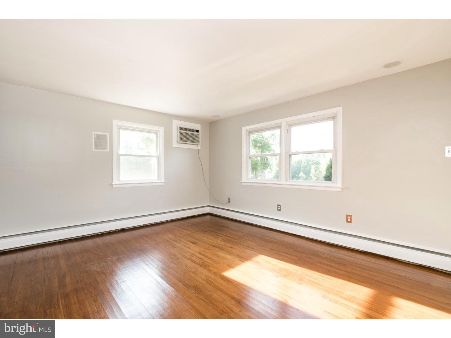 1629 St Peters Road Pottstown, PA 19465 - Photo 10 of 23 Living Room