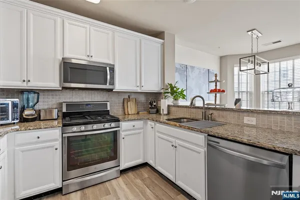 $700,000 | 75 Wesmont Drive, Unit 1812, Wood-Ridge, NJ 07075