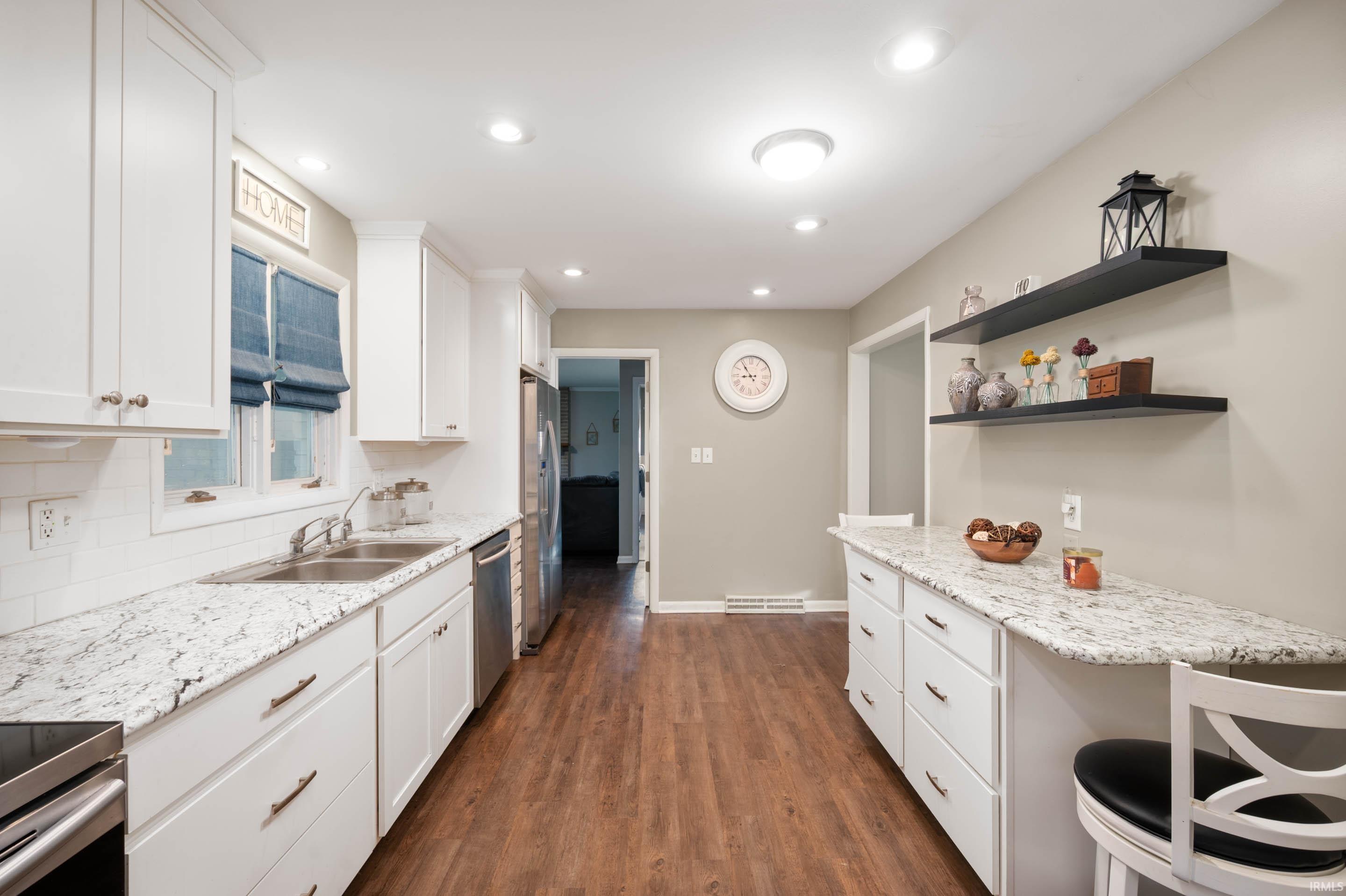 705 North Bittersweet Lane Muncie, IN 47304 - Photo 9 of 27