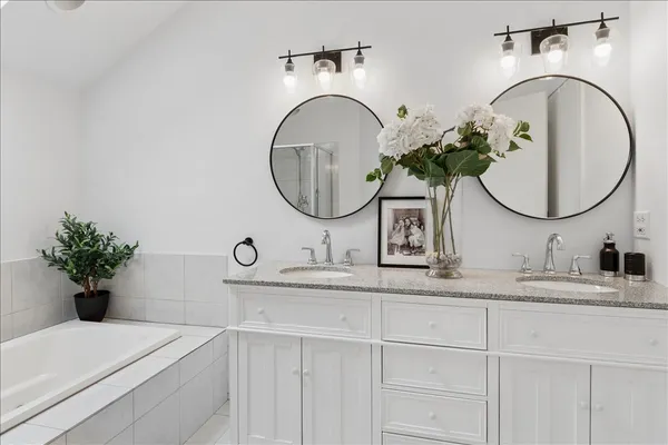 $850,000 | 1923 Hillside Lane, Lisle, IL 60532