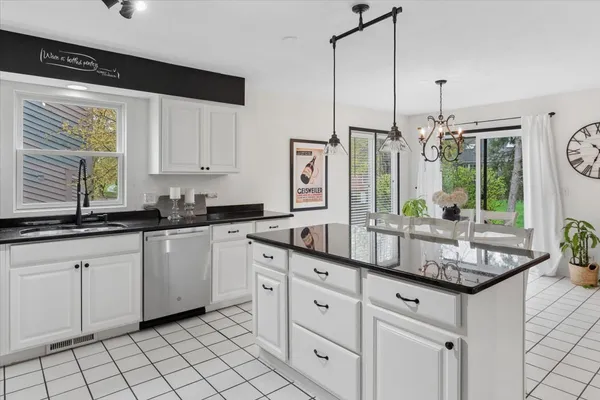 $850,000 | 1923 Hillside Lane, Lisle, IL 60532