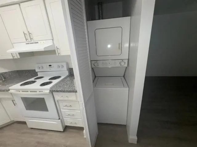 $1,550 | 707 Northeast 10th Street, Unit 3, Hallandale Beach, FL 33009