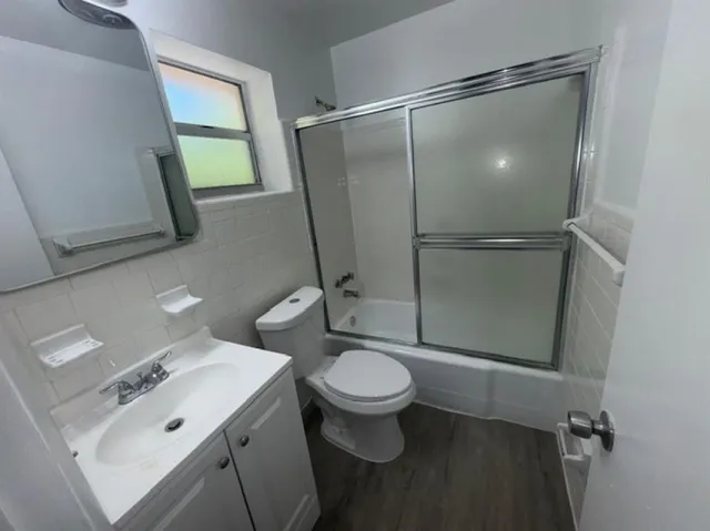 $1,550 | 707 Northeast 10th Street, Unit 3, Hallandale Beach, FL 33009