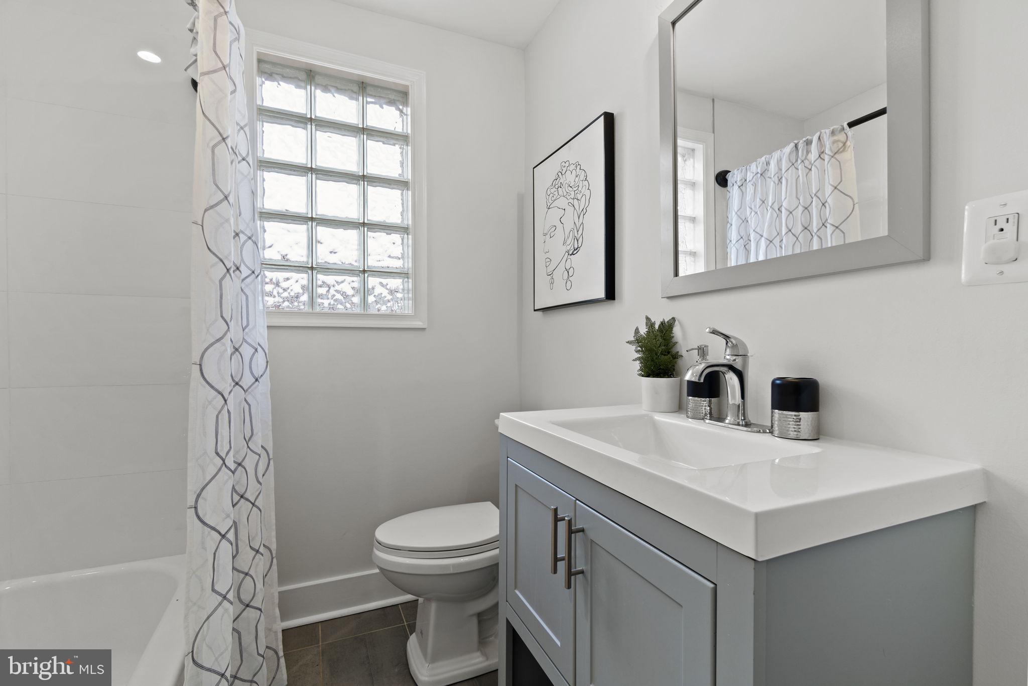 1905 Naylor Road Southeast Washington, DC 20020 - Photo 21 of 38 Upper-level Hall full bath