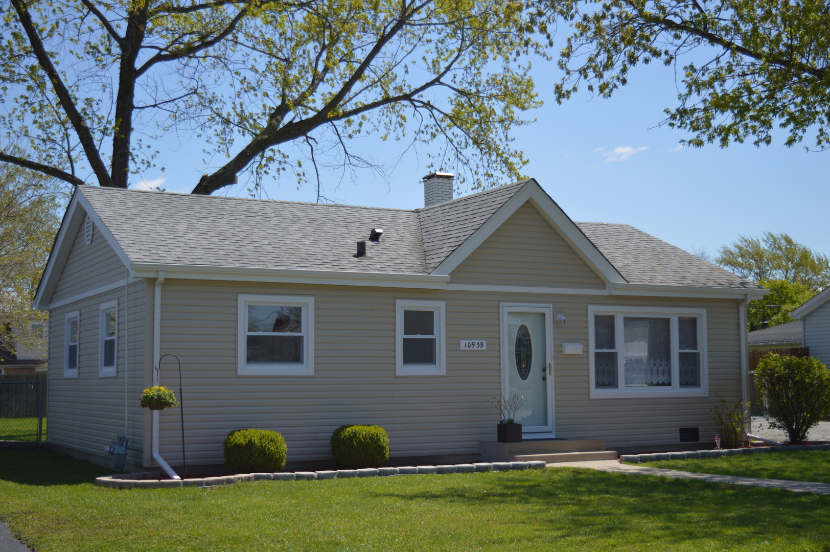 10939 Massasoit Avenue Chicago Ridge, IL 60415 - Photo 1 of 15