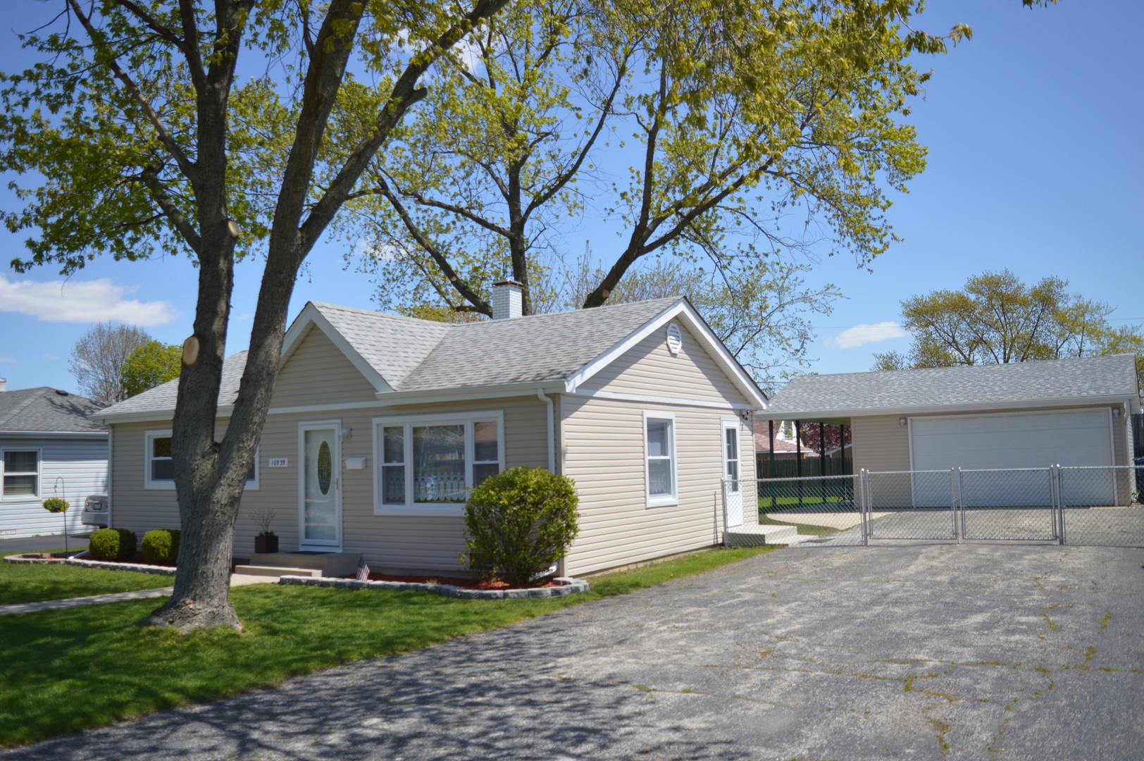 10939 Massasoit Avenue Chicago Ridge, IL 60415 - Photo 2 of 15