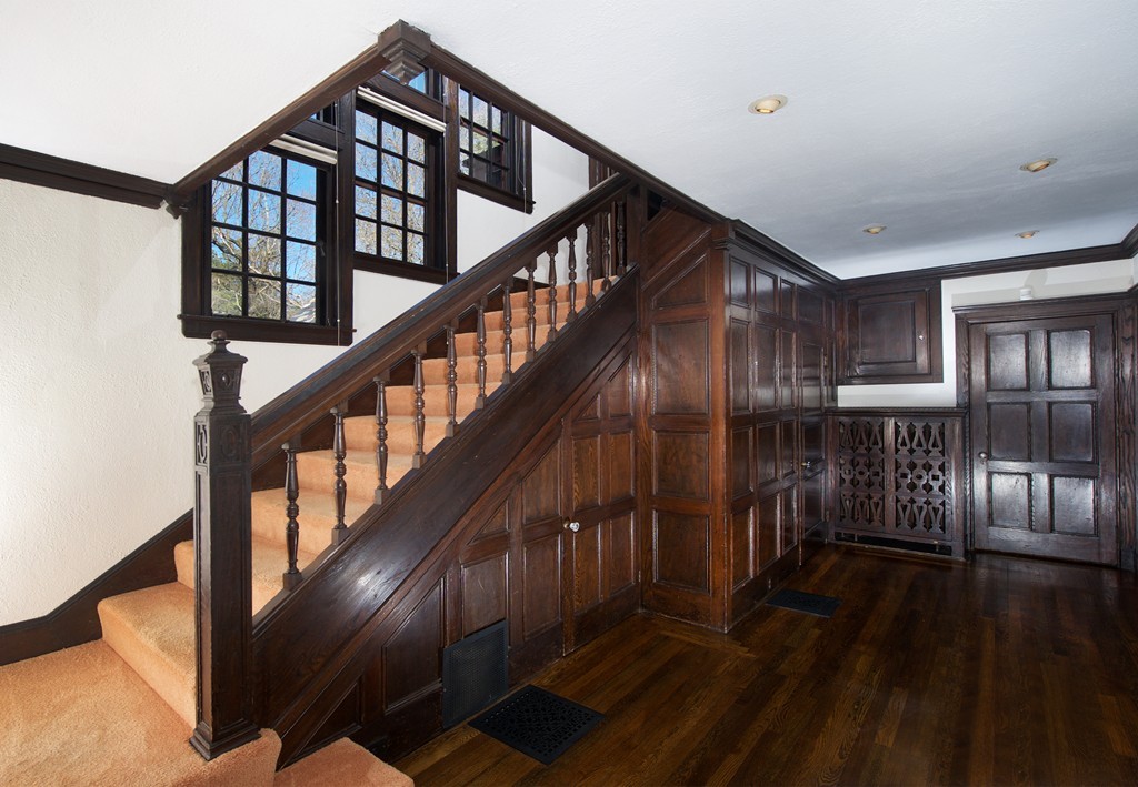 239 Chestnut Street Newton, MA 02465 - Photo 2 of 10 Gallery Image 2