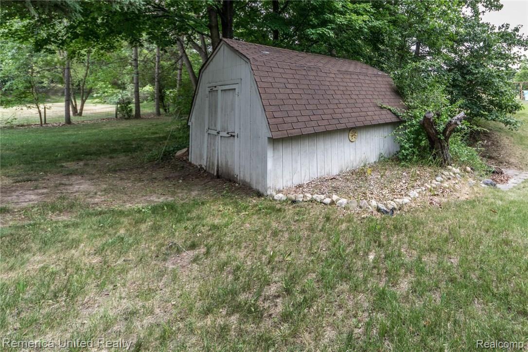 8790 Hyne Road Brighton, MI 48114 - Photo 12 of 35 _dsc0175.jpg