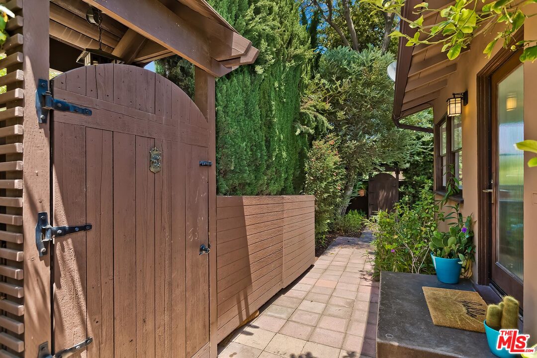 2412 Riverside Place Los Angeles, CA 90039 - Photo 22 of 33 Gallery Image 22
