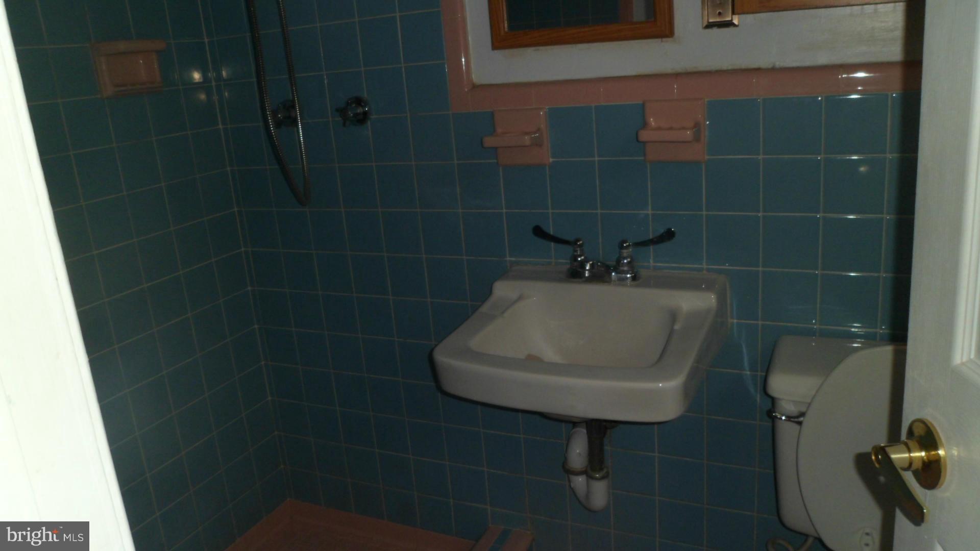 6114 Buckler Road Clinton, MD 20735 - Photo 3 of 11 Bath (Master)