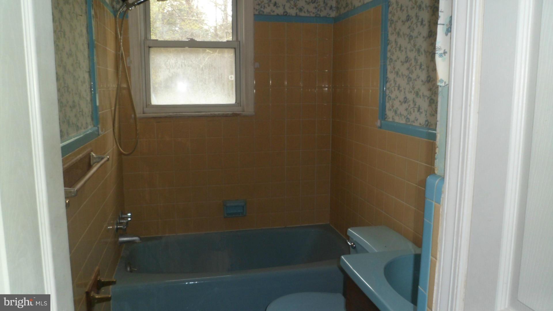 6114 Buckler Road Clinton, MD 20735 - Photo 4 of 11 Hall Bath
