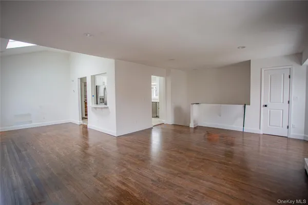 $4,800 | 451 East Pine Street, Unit UPPR, Long Beach, NY 11561