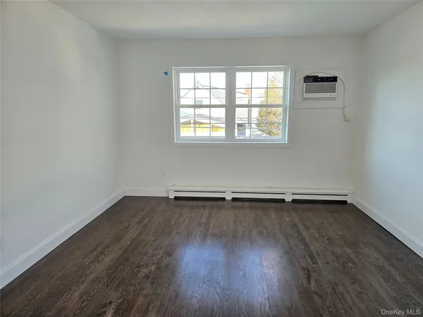 $4,600 | 451 East Pine Street, Unit UPPR, Long Beach, NY 11561
