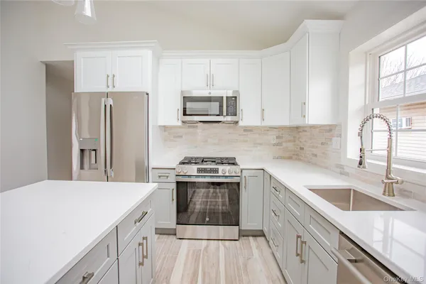 $4,800 | 451 East Pine Street, Unit UPPR, Long Beach, NY 11561