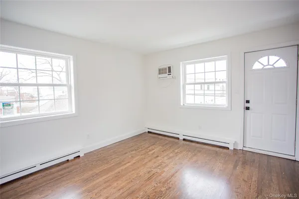 $4,800 | 451 East Pine Street, Unit UPPR, Long Beach, NY 11561