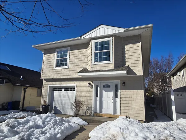 $4,800 | 451 East Pine Street, Unit UPPR, Long Beach, NY 11561