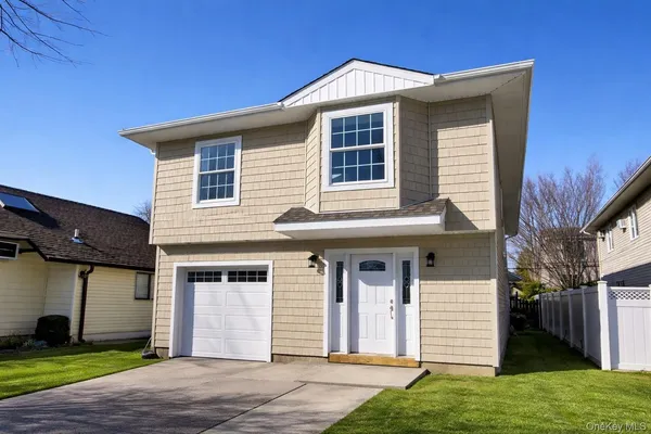 $4,600 | 451 East Pine Street, Unit UPPR, Long Beach, NY 11561