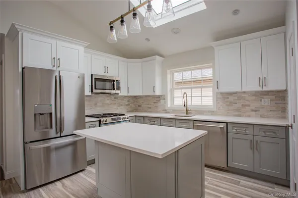 $4,800 | 451 East Pine Street, Unit UPPR, Long Beach, NY 11561