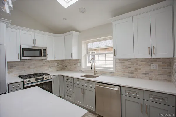 $4,800 | 451 East Pine Street, Unit UPPR, Long Beach, NY 11561