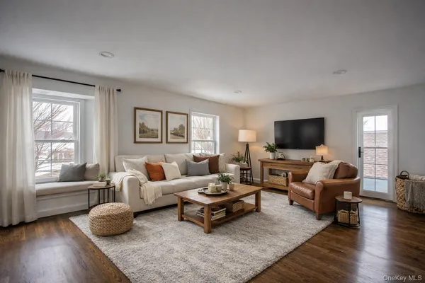 $4,600 | 451 East Pine Street, Unit UPPR, Long Beach, NY 11561