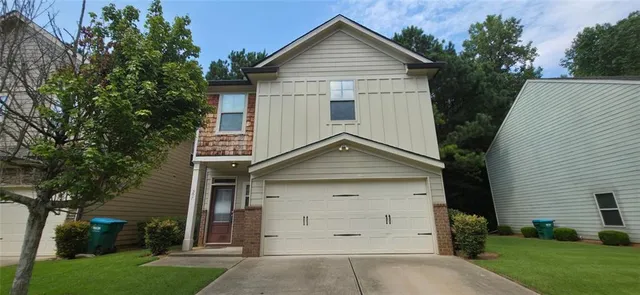a view of a house with a yard