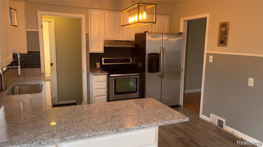 15057 Inkster Road Livonia, MI 48154 - Photo 9 of 38 4130F71C-A1B7-4552-8922-DE33AA425FA8.jpeg