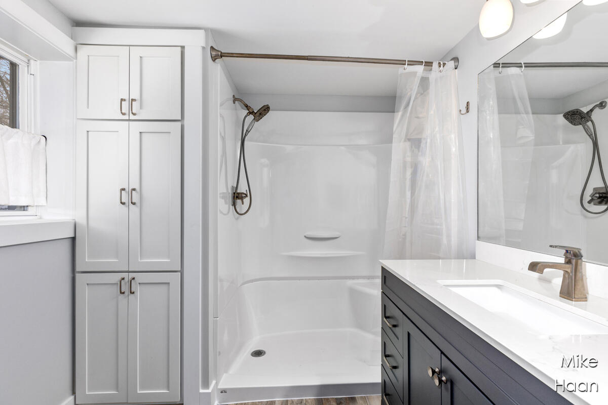 1724 Harding Street Northwest Grand Rapids, MI 49544 - Photo 15 of 20 IMG_1013