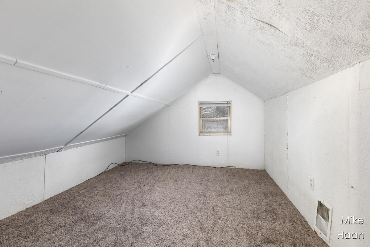 1724 Harding Street Northwest Grand Rapids, MI 49544 - Photo 17 of 20 IMG_1015