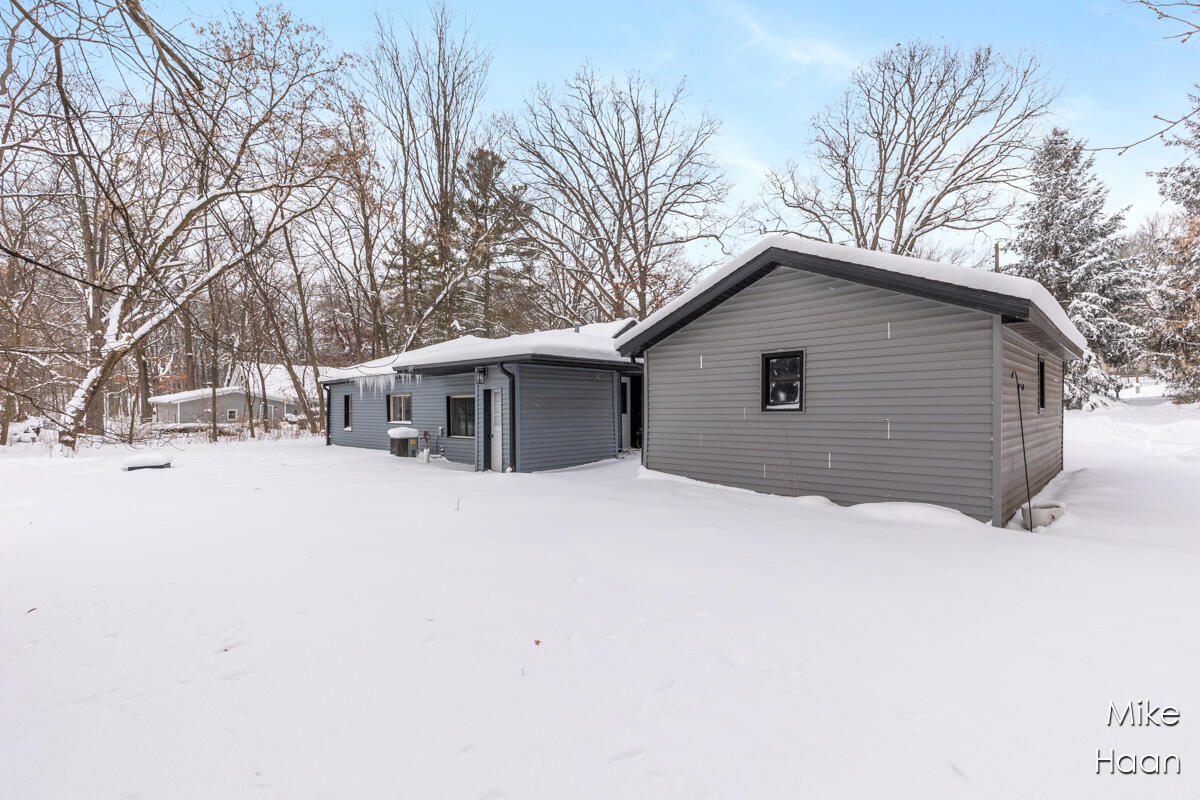 1724 Harding Street Northwest Grand Rapids, MI 49544 - Photo 19 of 20 IMG_1017