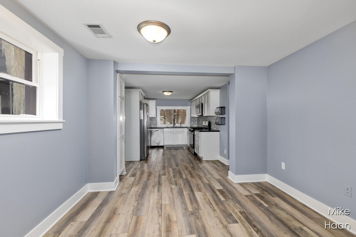 1724 Harding Street Northwest Grand Rapids, MI 49544 - Photo 8 of 20 IMG_1007