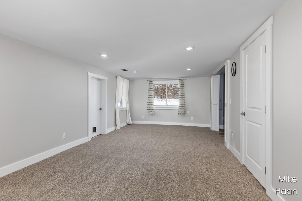 1724 Harding Street Northwest Grand Rapids, MI 49544 - Photo 9 of 20 IMG_1003